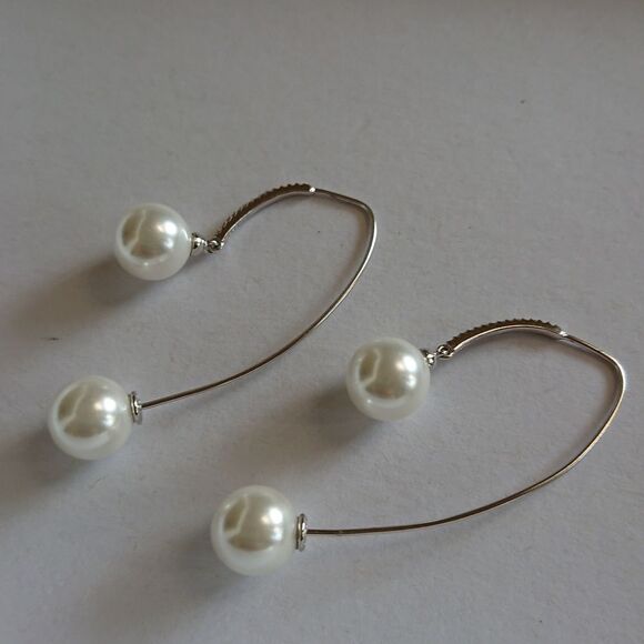 Crystals and Pearl Drop Threader silver Earrings - Picture 5 of 12